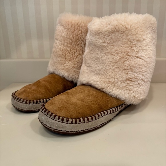 UGG Kestrel Shearling Cuff Boots - Picture 5 of 16